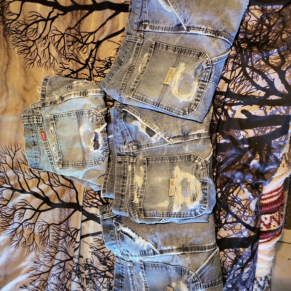 Frayed jeans/ 30×32 / wrangler 25$ each, or all for 60 - Picture 7 of 7